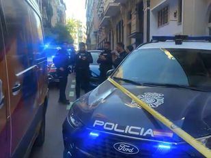Grave tras ser apuñalado por la espalda en calle Larra