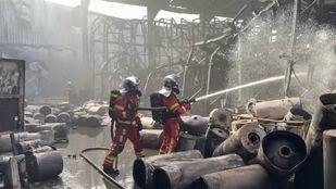 Controlado el incendio en una chatarrería en Campo Real