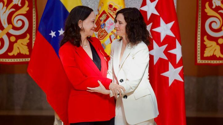 Isabel Díaz Ayuso en la imposición de las medallas de la Comunidad de Madrid a María Corina Machado