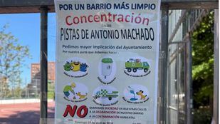 Vecinos de Valdezarza protestan por la suciedad en las calles