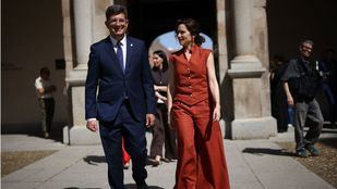 En Alcalá de Henares, la presidenta de la Comunidad de Madrid, Isabel Díaz Ayuso, asiste a la toma de posesión del nuevo rector de la Universidad de Alcalá, Carmelo García.