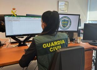 Una agente de la Guardia Civil.