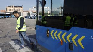 La EMT refuerza la seguridad vial con un sistema antiatropello basado en señales luminosas y acústicas