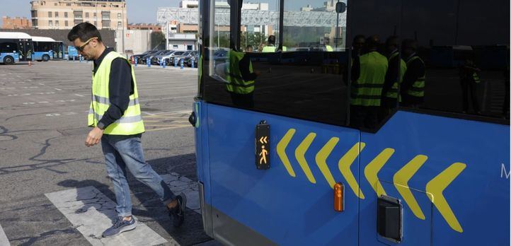 La EMT refuerza la seguridad vial con un sistema antiatropello basado en señales luminosas y acústicas