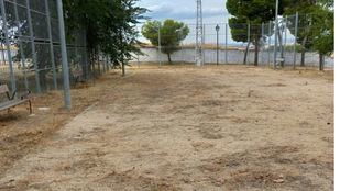 Estado de la pista de petanca del Parque de Entrevías en Puente de Vallecas