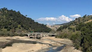 El vaciado del embalse de Picadas arrastra el ocio y el deporte