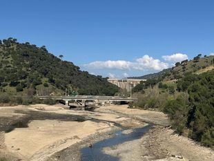 Bajada del rio Alberche por la presa de Picadas