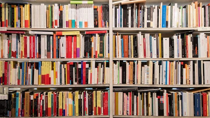 Interior de la librería Rafael Alberti