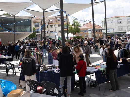 Más de 160 puestos llenan Pozuelo con el Mercado de Segunda Vida