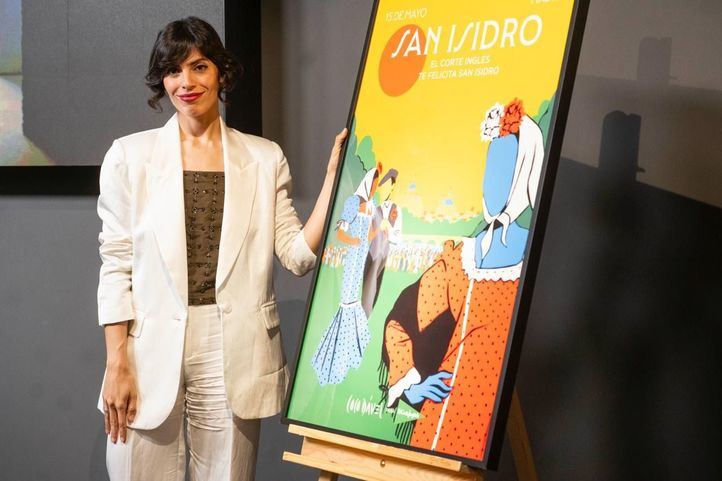 Coco Dávez con su ilustración de San Isidro para El Corte Inglés