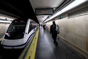 Imagen de archivo: Andén de la estación de Metro de Sainz de Baranda