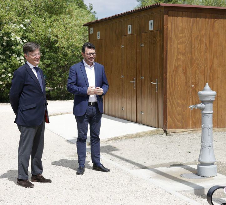 El concejal de zonas verdes y el de Villa de Vallecas visitan el parque de La Gavia