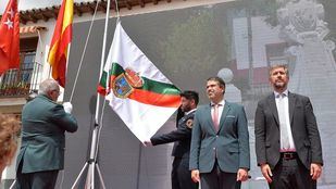 Izado de la recién estrenada bandera oficial de Valdemoro