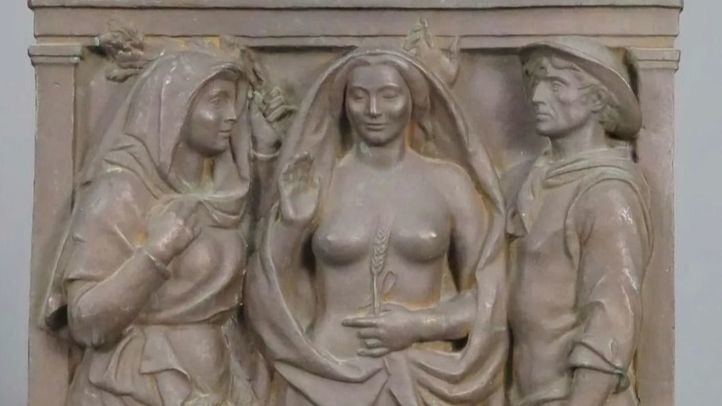 Recuperada en el Rastro la placa robada hace 27 años de un monumento en Badajoz