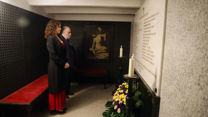 Isabel Díaz Ayuso en el cementerio de La Florida