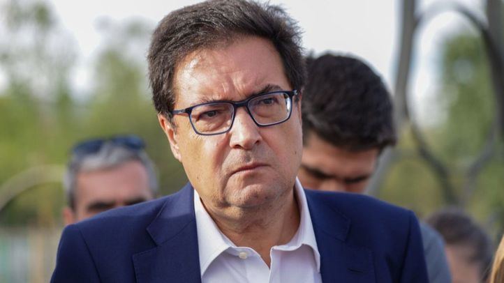 El secretario general del PSOE-M, Óscar López; la portavoz del PSOE en el Ayuntamiento de Madrid.