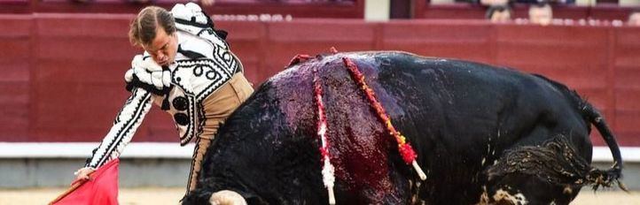 Las Ventas, corrida goyesca del Dos de Mayo: buen toreo y mala espada de Javier Cortés