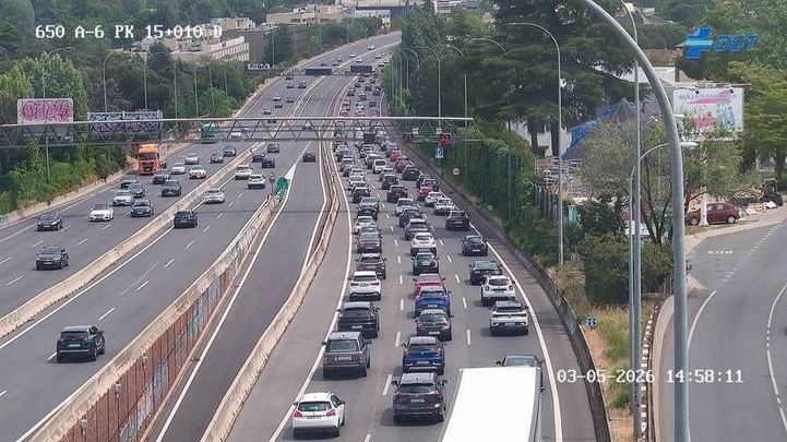 Tráfico lento en los accesos a Madrid tras el puente del 1 de mayo.