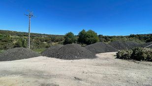 Polémica en Valdemorillo por el vertido de restos de asfaltado cerca de la Presa del Boquerón