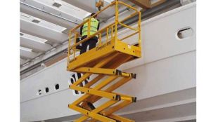 Errores comunes al usar plataformas elevadoras de tijera y cómo evitarlos