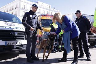 Archivo: Inma Sanz visita a varios de los efectivos de Policía Municipal y SAMUR-Protección Civil que prestan servicio esta Semana Santa