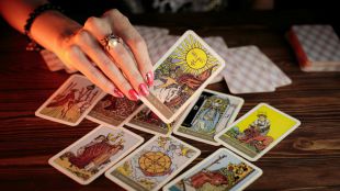Tarot Telefónico 910 973 829 Astroideal: Tarot Telefónico Fiable y Sin Gabinete