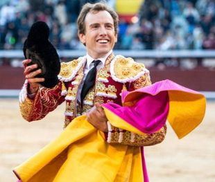 Oreja de peso para Román y percance de pronóstico reservado de Galván