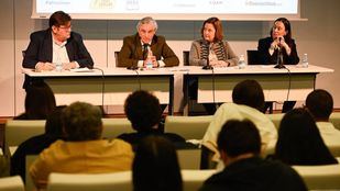 Mesa de debate 'Viajar en un mundo inestable: geopolítica y nuevo turismo internacional'