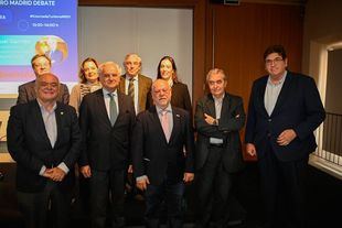 Foto de familia tras el cierre de la II Jornada de Turismo