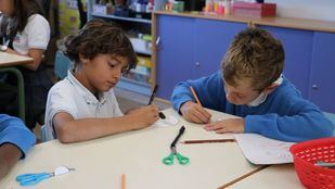 Dos alumnos del colegio