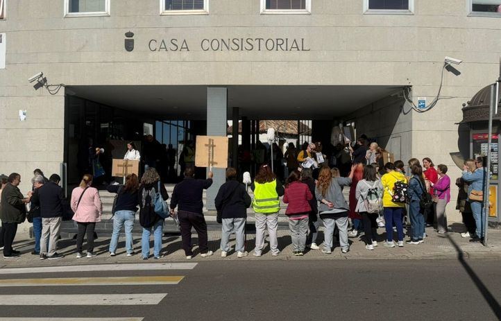 Protesta de limpiadoras ante el Ayuntamiento de Parla