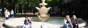 La poesía y la vida de barrio renacen en el paseo Federico García Lorca de Villa de Vallecas