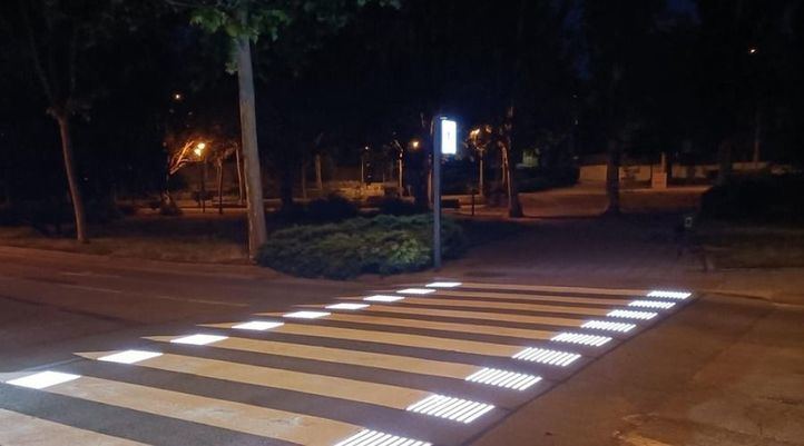 Uno de los pasos de peatones inteligentes instalados en Pozuelo