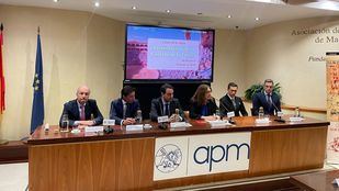 Presentación de la Corrida de la Prensa 2026. De izda a dcha, Juan Pedro Domecq, ganadero; Diego Urdiales, torero; Rafael García Garrido, presidente de Plaza Uno; Bruno Aloi,torero, y Miguel Ángel Martín, director de Asuntos Taurinos de la CAM