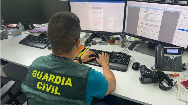 La Guardia Civil ha desarticulado, en el marco de la operación ‘Lorath’, una organización criminal presuntamente dedicada a cometer estafas telemáticas y a blanquear capitales.