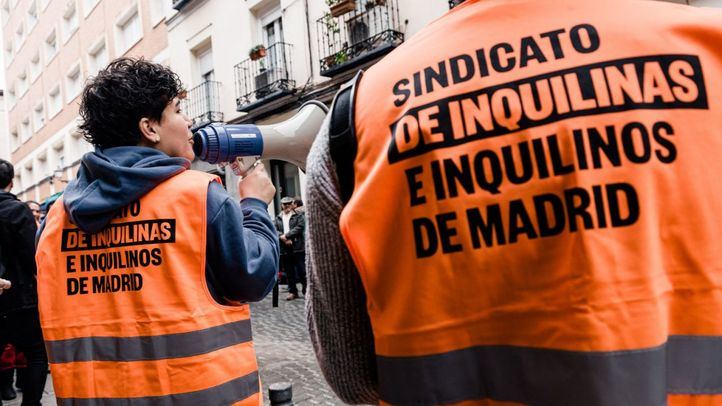 Imagen de archivo: Activistas del Sindicato de Inquilinas de Madrid durante un intento de desahucio en la calle Carnero, a 29 de enero de 2026, en Madrid (España).