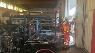 Extinguido un incendio en el interior de una nave industrial en Loeches
