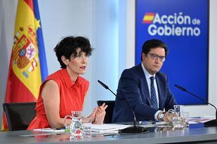 Elma Saiz y Óscar López en la rueda de prensa del Consejo de Ministros