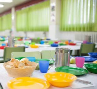 Un 33% de los escolares madrileños vive en pobreza, pero solo el 15% recibe beca de comedor