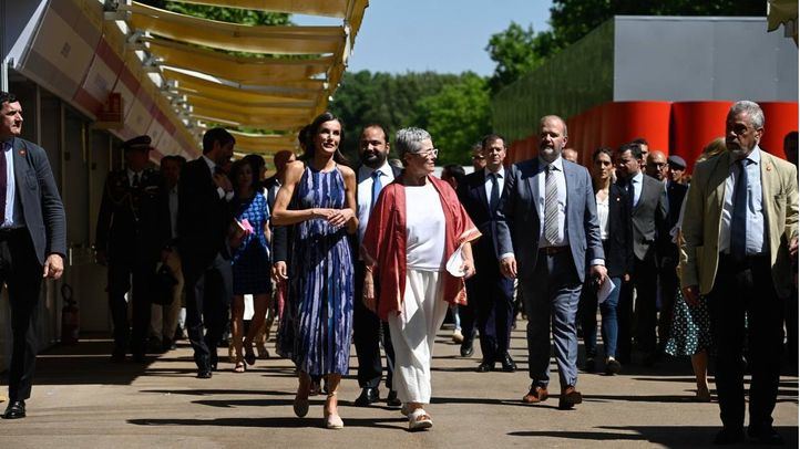 Letizia recorre la Feria del Libro