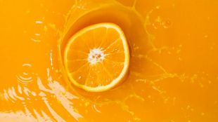El zumo de naranja 100% exprimido reúne en cada vaso los nutrientes esenciales de la naranja