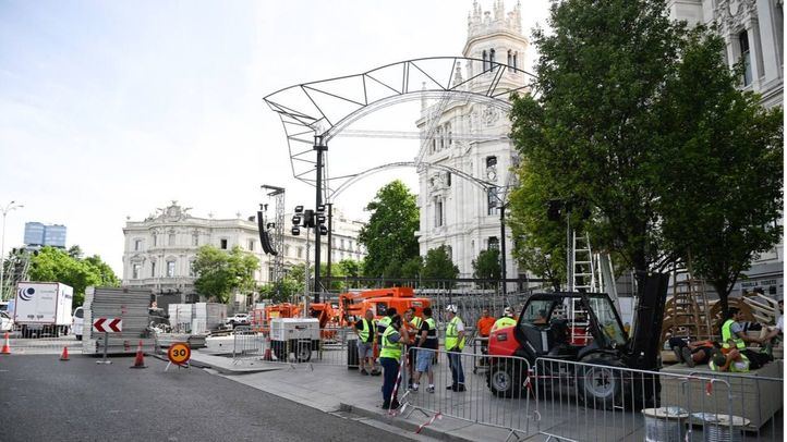 Preparativos para la visita del Papa en Cibeles