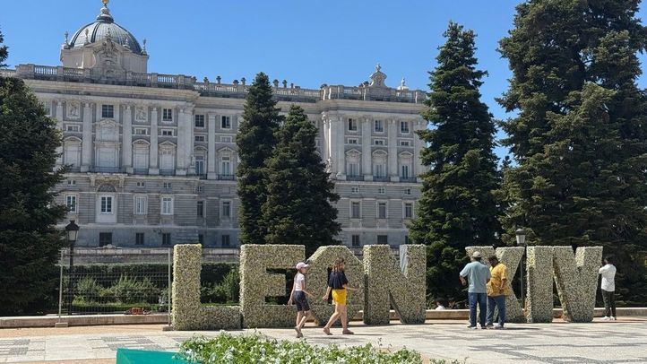 Decoración floral para la visita del Papa en los Jardines de Sabatini.