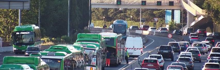 Bus VAO de la A-6 congestionado, tras una avería esta mañana