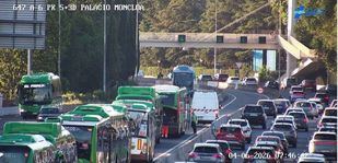 Una avería en el Bus-VAO de la A-6 provoca retenciones y obliga a la Complutense a flexibilizar la PAU