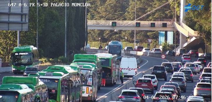 Bus VAO de la A-6 congestionado, tras una avería esta mañana