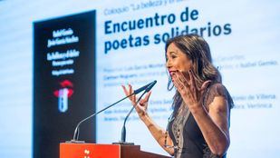 La poesía y la solidaridad se dan cita en el Instituto Cervantes con el libro 'La belleza y el dolor'
