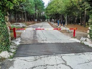 El acceso a La Pedriza, cerrado