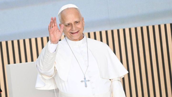 El Papa León XIV durante su visita al centro de Cáritas, CEDIA.