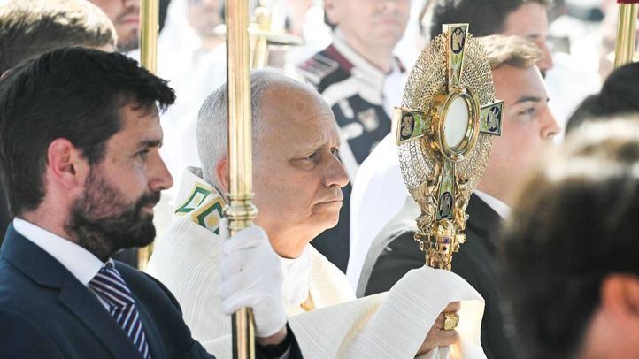 Celebración de la Santa Misa y la procesión del Corpus Christi en Cibeles